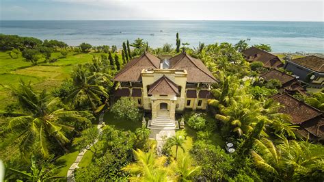villa pantai amed bali.